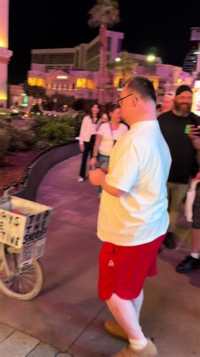 Incredible Street Performers in Las Vegas