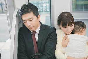 子連れ電車・バスの心がけ。「赤ちゃんは泣くもの」だけど…… [子育て] All About