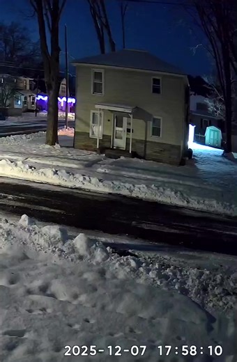 A meteorite falling from the sky was captured today on a second security camera in Coldwater, Michigan on December 7, 2025. 📸 Adam Bower | Breaking News 989