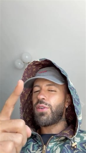 feid_society 🇵🇷 on Instagram: "Feid haciendo videos con sus canciones viejas en los ultimos dias y sin quitarse la barba me demuestra que talvez va a volver los tiempos del Feid 2019- 2021 ó puede ser videos en acústico como los que hacía antes !! 👀😮‍💨🖤💚😍🔥 . . . #feid #ferxxo #teamfeid #feidmusic #feidfans #fyp"