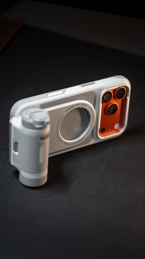 Meet the Khronos Lite iPhone 17 Pro/Pro Max Creator Kit, pro-level control in a form factor that stays effortlessly light. Designed to move with you, it snaps between everyday carry and full cinematic rig without slowing you down. Shoot, shape, and create on your terms. Video by @michsoledesign #tilta #tiltakhronos #iPhone17Pro #iPhone17ProMax #iPhone #filmmaking #cinematography #creators #progear #tiltamax | Tilta