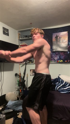 Easy resistance band workout! #gym #gmytom #shredded #bodybuilding #gym #gymadvice #fyp #foryoupage