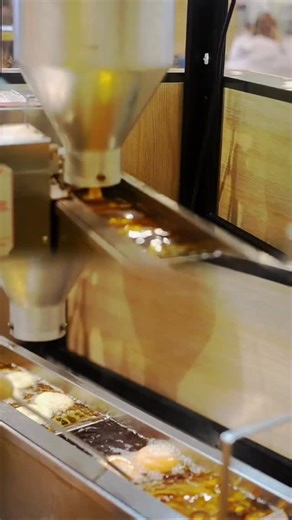 Christmas moments are sweeter with Lil’ Orbits mini donuts ❤️ 📍Eat Street, Lower Ground Floor, Robinsons Galleria Ortigas #LilOrbitsMiniDonuts #RobinsonsGalleria #Ortigas #Donuts #DonutsPH | Lil' Orbits Mini Donuts - Robinsons Galleria Ortigas