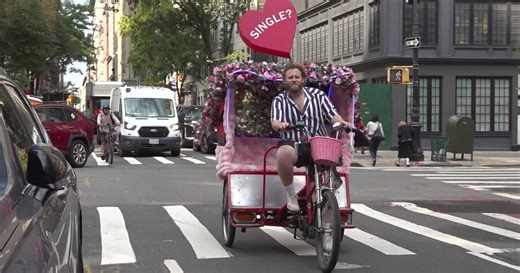 NYC matchmaker helps singles find love in the backseat of his pedicab