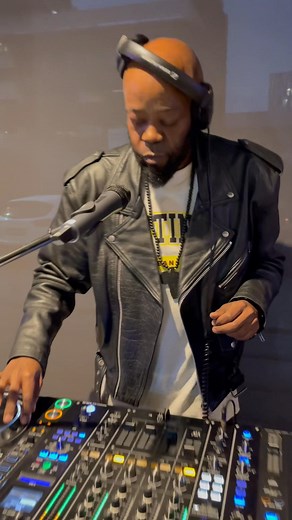 TheArtist 👑 @solo_sandton #DiningTunesWithBoisanza #DiningTunesAtSolo #SoloSandton | Sandile Boisanza