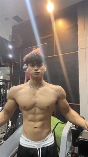 ʀɪʏᴀɴ_ꜰɪʀᴍᴀɴꜱʏᴀʜ on Instagram: "😈 #gym #workout #gymmotivation #gymlife #diet #model #bodybuilder #lifestyle #natural #aesthetic"