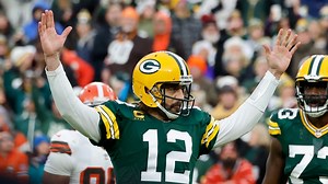 Aaron Rodgers breaks Brett Favre's Packers touchdown record