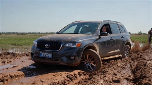 Car Driving Tips: Overcoming Mud and Slippery Roads