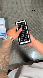 🌞✨ Ilumina y transforma tu espacio exterior sin cables ni complicaciones ✨🌿 Descubrí nuestro Aplique Solar LED con 4 luces hacia arriba y 4 luces hacia abajo: una solución práctica y elegante para iluminar paredes, entradas, patios o jardines con luz eficiente, 100% solar y sin instalación eléctrica. 🔋 Beneficios clave: ✔️ Se carga con luz solar durante el día y se enciende automáticamente al anochecer 🌙 ✔️ Iluminación LED que proyecta luz hacia arriba y hacia abajo, creando un efecto decora