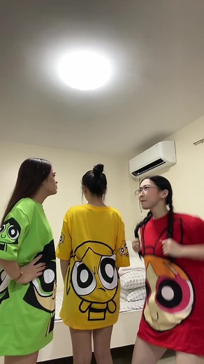 Turn Around and Help the Powerpuff Girls | Bubbles Powerpuff Video