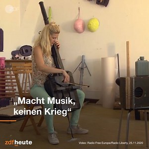"Macht Musik, keinen Krieg" - unter diesem Motto baut ein serbischer Künstler Musikinstrumente aus ausrangierten Waffen. 🎵 | ZDF heute