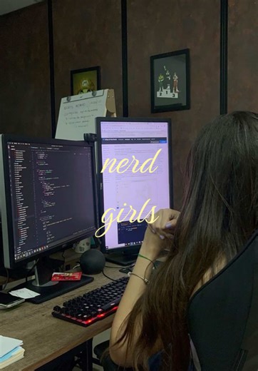 the girls who love to code 👩‍💻 @🦈🌊☀️ here you go! #fypシ #viral #nerdgirl #coding #smartgirls