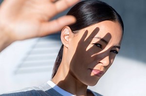 Fast dark. Fast clear: modern self-tinting lenses