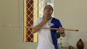 #ACTÍVATECONTENA En esta clase de 20 min aprox. podrás realizar ejercicios de fuerza cardiovasculares ideales para mejorar nuestra condición física en casa. Solo necesitas de un bastón o tubo y Alejandro Restrepo, entrenador físico, nos dará las indicaciones necesarias para realizar estos ejercicios. ¡Anímate y actívate con TENA! | Bienestar by TENA