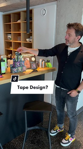 Das Tape muss getragen werden wie ein Kleidungsstück 😁 Entsprechend bieten wir euch das #pinotape in vielen verschiedenen Designs an - natürlich bei gleichbleibenden Qualität 🤌🏻 Habt ihr Designwünsche? #tape #kinesiotape #kinesiotaping #kinesiology #physio #physiotherapist #physiotherapy #physiotherapie #taping #kinesiologytape