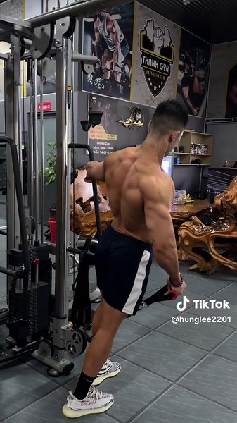 Cable Lateral Raises thì đúng form là vô bao phê luôn nha ae 💪🏻🏋🏻‍♂️ #trending #xuhuong #gymmotivation #tiktok #classic #workout