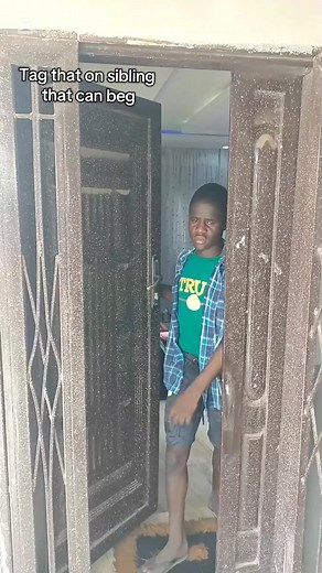 Tag that one sibling that can beg 😂@👶BǏĞBÀBÝBØŶ 🍼👶 @💔💔 @🤴🏽 KING OF REACTION 🤴🏽 @Anny MOG @oba trekking #fyp #foryou #viral #bigbabyboi #kingofreaction #obatrekking #jarvis #peller #goviral #realatable