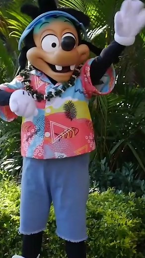 Talking to Max Like Goofy #disney #goofy #alauni #disneyland #disneyworld #max