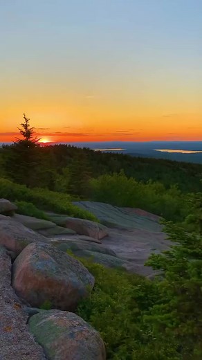 From October 7 through March 6, Cadillac Mountain in Maine is the first place to see the sunrise in the US 🌄🌅 #maine #acadianationalpark #sunrise#travel | Marvin Larson