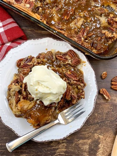 Pecan Pie Cobbler Recipe (An Easy Crowd Pleaser) ✅ Comment RECIPE and I’ll DM the link. https://www.backtomysouthernroots.com/pecan-pie-cobbler/ | Back To My Southern Roots