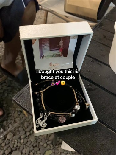 Couple's Iris Bracelet: A Perfect DIY Gift