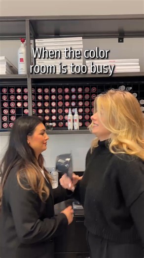 In this salon, we mix color and moves. 👯 #Goldwellbenelux #Hairmeme #Salonlife #Gogoldwell | Goldwell Benelux