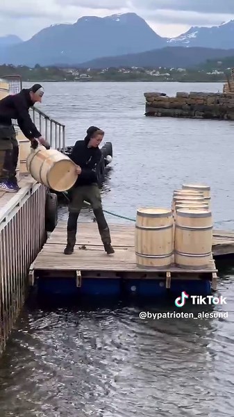 Stort Slinningsbål i Ålesund med 120 Tønner
