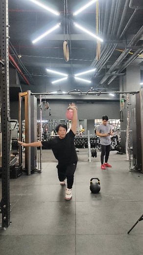 1.1K views · 6 comments | Turkish get up...️ #turkistgetup #functionaltraining #functionalfitness #corestrength . | Reo vlog | Facebook