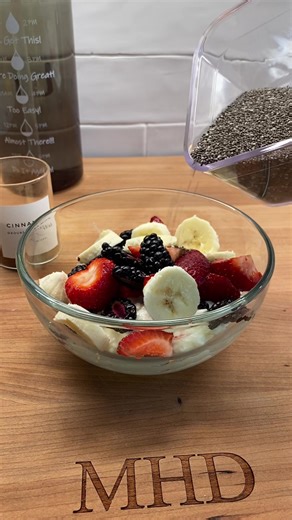 Healthy easy breakfast idea - Cottage cheese, fruit, chia seeds and cinnamon | My Healthy Dish