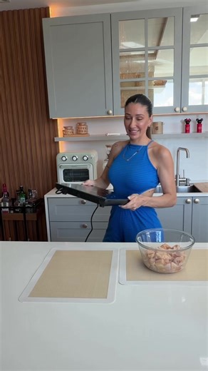 Esse frango é delicioso ❤️ Cooktop de indução portátil = praticidade real na vida 🤍✨ Eu amei porque não precisa instalar, é leve, fácil de limpar e dá pra levar pra onde você quiser ,área externa, salão de festas, até pra acampar! Tem 6 funções prontas, timer, níveis de potência e ainda é super seguro 🥹🔥 E o design? Clean e lindo! E agora a melhor parte 👇 Está na promoção de R$ 399,90 por 10x de 19,99 sem entrada e sem juros ou à vista por R$ 199,90 🤯 🏷 Oferta válida até 09/03/2026 ou enqu