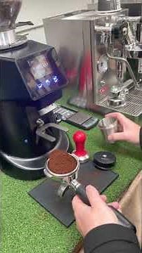 We show you how to use a dosing cup and a distribution tool