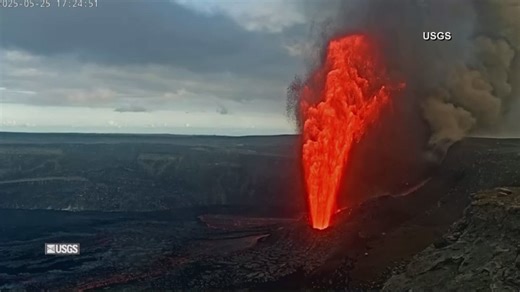 Video shows Kilauea Volcano erupting