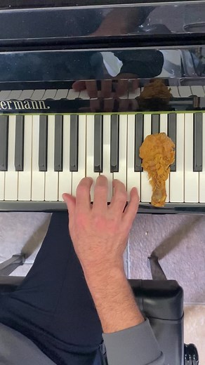 Στα κοτόπουλα ένας είναι ο ΜΑΕΣΤΡΟΣ, και αυτός είναι τα KFC! #KFC #kfcgr #kfcgreece #KFC