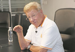 Carlos Alazraki Grossmann; México fue del drama al ''tres equis''