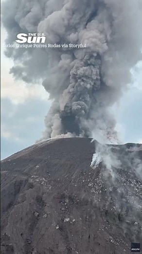 Tourists flee ERUPTING volcano 🤯 🌋