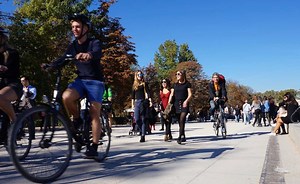 Preposiciones de lugar: in, at, in front of, opposite, close to, next to y más