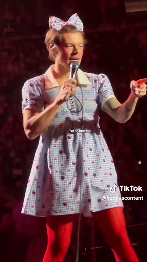 Harry Styles Recognizing Fans and Sharing his Superpower | Love on Tour