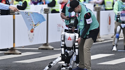 World’s first human vs robots MARATHON held with 21 humanoids pitted against 12k living runners… so who won...