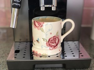 How to use the Delonghi Magnifica Smart coffee machine.