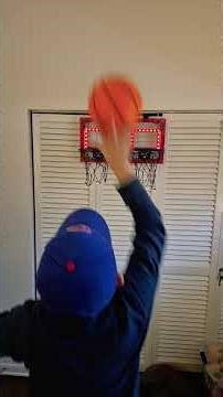 The 15 -11 socre tiny basketball 🏀 game (without slam dunks).