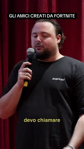 🎮💼 “Ho scelto il mio project manager… grazie a Fortnite.” In questo video Giuseppe Ramonda racconta una storia assurda ma vera: una delle sue scelte lavorative è nata giocando a Fortnite. 👀 Tra partite, strategia e teamwork, ha notato capacità che andavano ben oltre il gioco: leadership, sangue freddo e capacità di gestire le situazioni sotto pressione. 🎯 E da lì… la decisione: portarlo nel team come project manager. Perché oggi le skill contano più del CV. 🚀 💭 Tu assumeresti qualcuno dopo