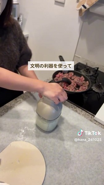⁡ご飯面倒！って時にやってみて🥳 ⁡ ⁡ 息子達煮込みハンバーグが大好物でよくリクエストされるんだけど（いまだに作ってる報告嬉しい！ありがと🤍）面倒な時にもう形作らんで良くね？となり最近はこのスタイルに！笑 ⁡ 分量はいつもながら大盛なので 一般のご家庭は半分で🍚 ⁡ こねない煮込みハンバーグ風 ・ひき肉約500g ・玉ねぎ1個 ・味噌小さじ1 ・ケチャップ4周 ・中濃ソール4周 ・砂糖小さじ3 ・塩コショウ（適当） ・水分ほしかったら150cc程 ⁡ 麹サラダ ・お好みの野菜 ・麹大さじ1くらい ・マヨネーズ適当 ⁡ ⁡ 時短で簡単だし、子ども達も大喜びするので夕飯困った時は是非っ🤭❤️ ⁡______________________________________ ⁡ #節約主婦 #貯金 #節約 #食費 #食費ヤバイ #大食い旦那 #大食い家族 #ひき肉レシピ #節約レシピ #かさましレシピ #時短 レシピ #ハンバーグレシピ #ハンバーグ #夏休み #コストコ #コストコ購入品 #コストコおすすめ #麹 #麹生活 #食べ盛り #食べ盛り男子 #男の子兄弟