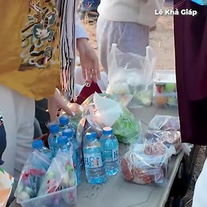 1.7M views · 91K reactions | Buổi sáng khất thực đầu tiên của Anh Kim Cang và 1 vị sư lạ #sưminhtuệ #LeKhaGiap | Lê Khả Giáp | Facebook