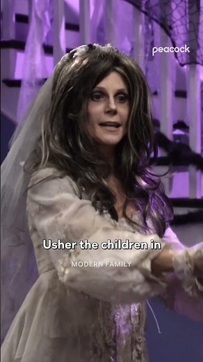 Nothing gets Claire more excited than Halloween #ModernFamily #HaleyDunphy #ClaireDunphy #Shorts