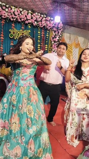 Bride Mehendi Vibes 💚 Family Dance & Full Masti 😍 #DesiWedding#MehendiFunction #BrideToBe #Wedding