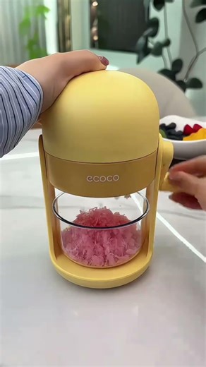 “전기 없이 10초 완성! 집에서 카페 빙수 #빙수기 #홈카페 #여름필수템 #눈꽃빙수 #수동빙수기 #캠핑필수템 #쇼핑쇼츠