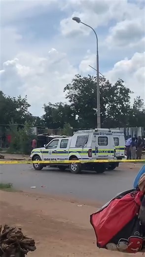 🚨 Active Crime Scene 🚨 ⚠️ Positive Cash-In-Transit (CIT) Robbery 📍 Khumalo Street, Thokoza Authorities are currently on scene attending to the incident. Members of the public are strongly advised to avoid the area, use alternative routes, and remain alert. 🚔 Please allow emergency services and law enforcement to carry out their duties safely. #CITRobbery #Thokoza #KhumaloStreet #CrimeAlert | Suburban Control Centre