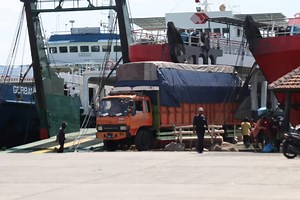 Passengers boarding Java-Bali ferry must be fully vaxxed starting today | Coconuts