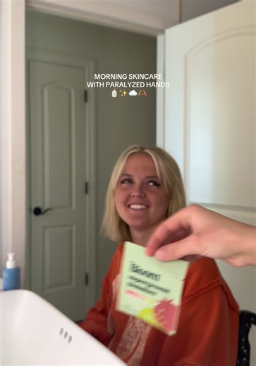 Always feel better after washing my face!!! #paralyzed #paralyzedhand #bloom #bloompartner #foryoupage @Bloom Nutrition