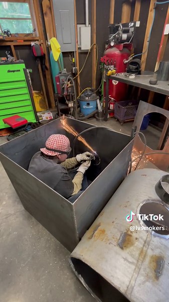 Building a 250 gallon firebox that’s going to have a warming box on top. 👌🏻🔥🔥 #stickburner #offsetsmoker #smokerbuilder #webuildsmokers #customsmokers #custompits #offsetsmokerfamily #metalfabrication #welding #weldernation #bbq #bbqlovers #bbqnation #bbqsmoker #bbqfamily #grillingnation #grilling #handcrafted #supportsmallbusinesses #letsgo #fyp #lvsmokers
